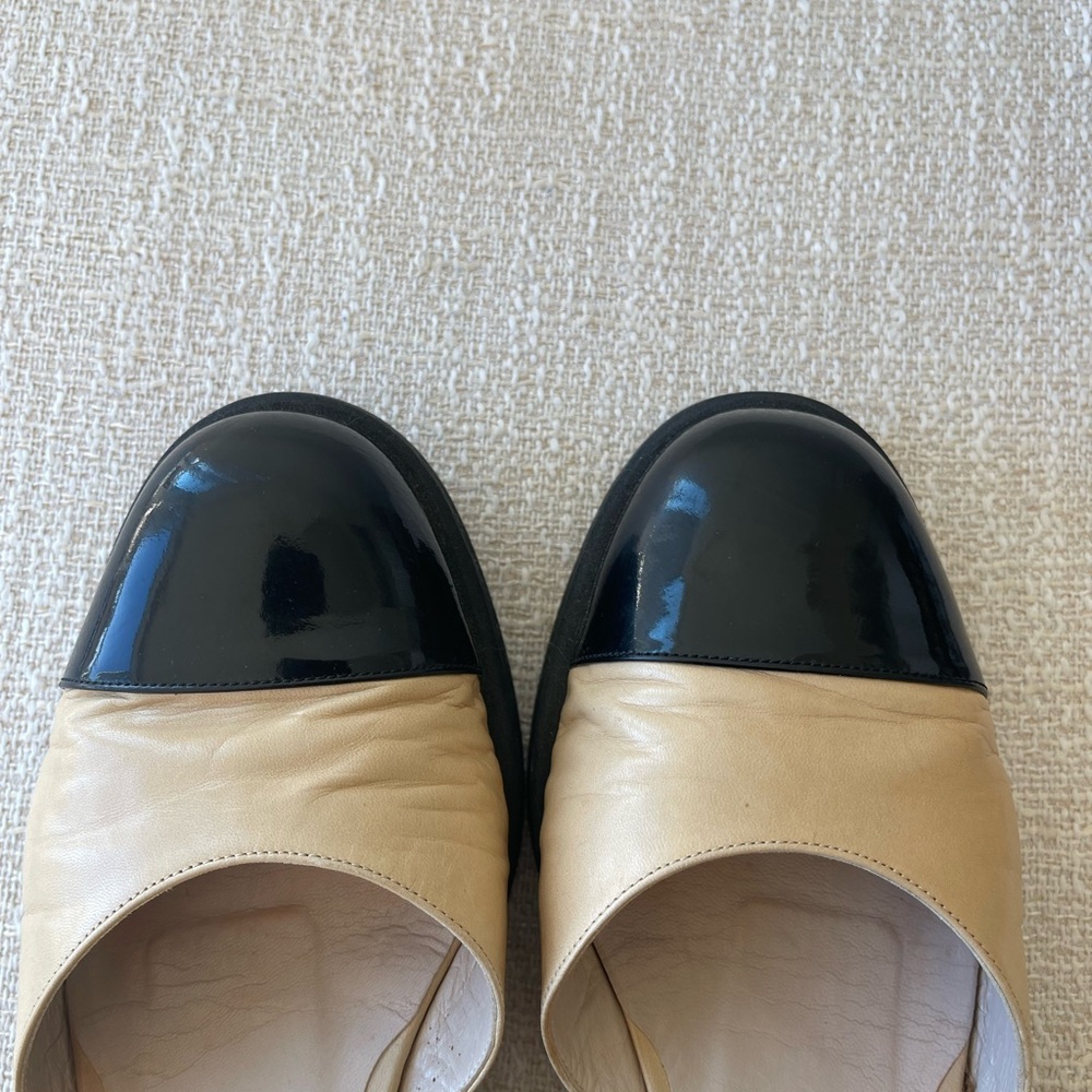 CHANEL Two-Tone Beige and Black Mary Jane Low-Heel Flats - Picture 8 of 12